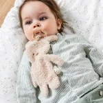 Меко зайче за гушкане ecru TEDDY с държач за биберон