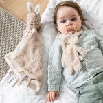 Меко зайче за гушкане ecru TEDDY с държач за биберон